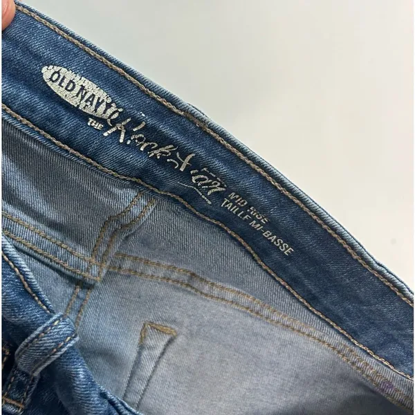 Old navy jeans | Size 4 | rockstar | in good used conditions | Mid - Rise - Image 4