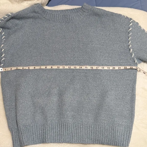 Women’s Large Oversized Cozy Blue Sweater with White Accents - Image 4