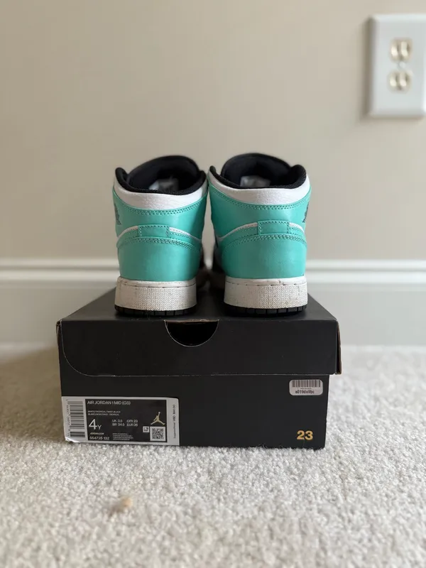 Air Jordan 1 Mid - Image 6