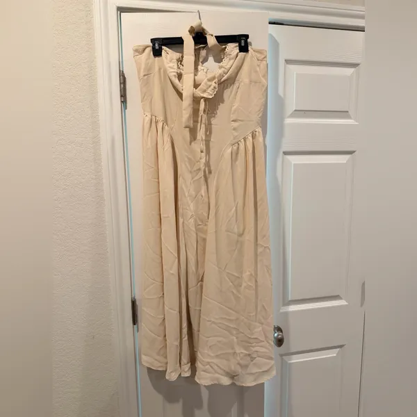 Elegant Cream‎ Halter Neck Dress - Image 4