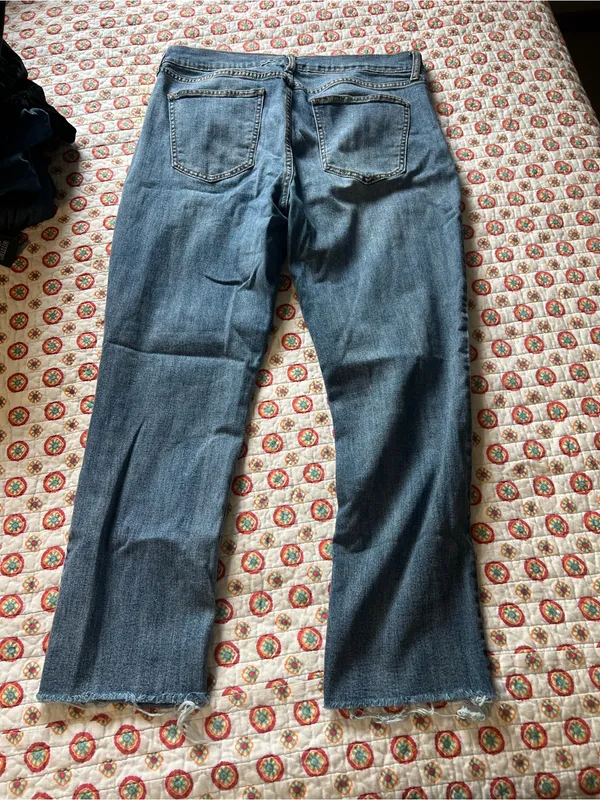 EUC Old Navy Perfect Straight Jeans size 12 - Image 3