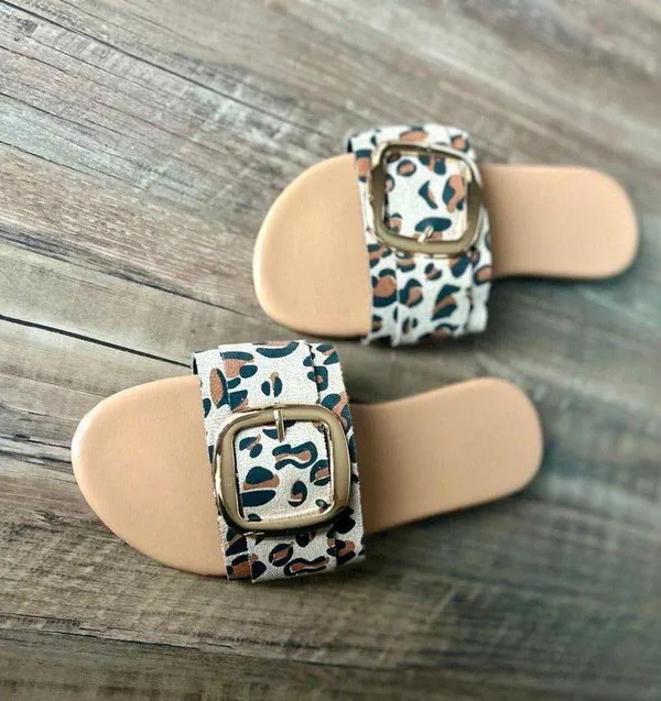 Leopard Print Slide Sandals with Buckle in Women's Size 5.5 Brand New - Image 2
