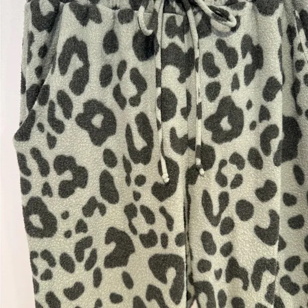 Lush Clothing Boutique fleece‎ cheetah joggers - Image 2