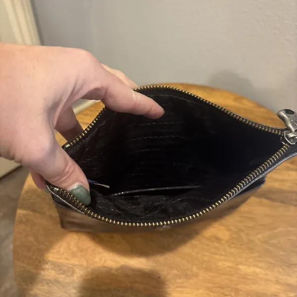Simply Vera Wang Fold over Magnetic Handbag/Clutch/Wallet~Gunmetal Gray~EUC‎ - Image 6