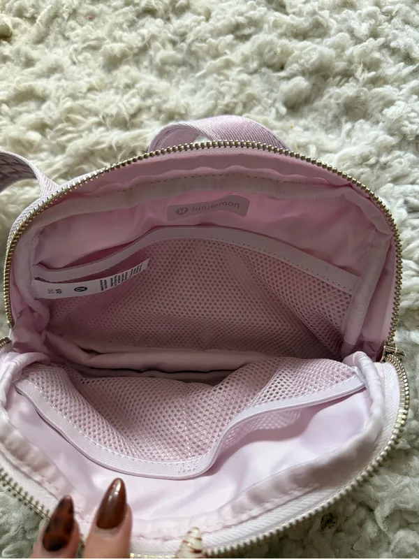 lululemon athletica Light Pink Crossbody Belt Bag with Gold Logo - Image 3