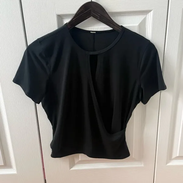 Lululemon Round Trip Short Sleeve in Black - Image 2