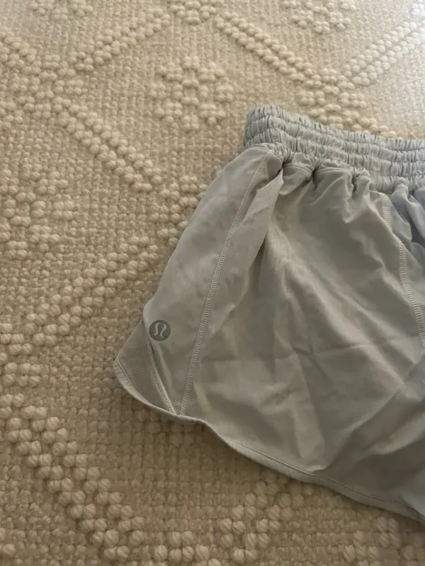 Lululemon Shorts Hotty Hot 2.5" - Image 2