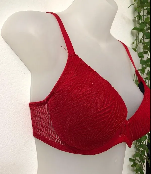 Ambrielle Red Lace Bra size XL. Used - Image 3