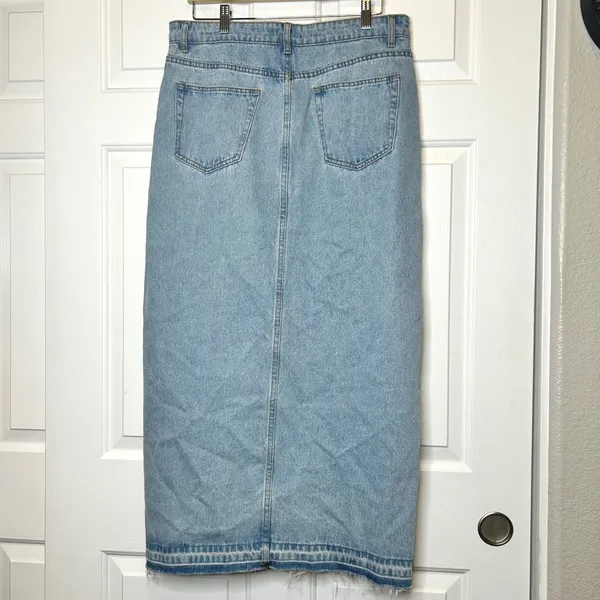 Edikted Light Wash Denim Maxi Skirt Front Slit Raw Hem Size‎ XL - Image 4