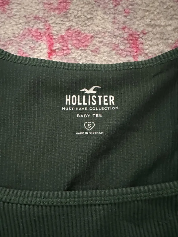 Hollister Baby Tee Green - Image 2