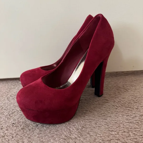 Styluxe Red Faux Suede High Heels Shoes Size 7 - Image 4