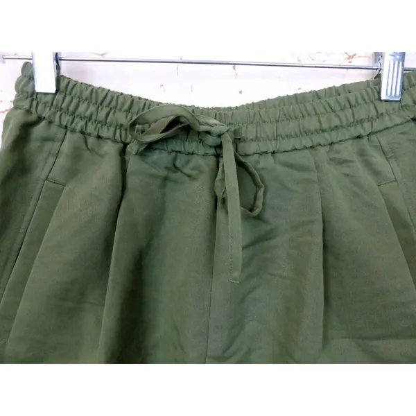 Uniqlo Womens Pleated Front Elastic Waist Short High Rise Green Rayon Blend Sz M - Image 2