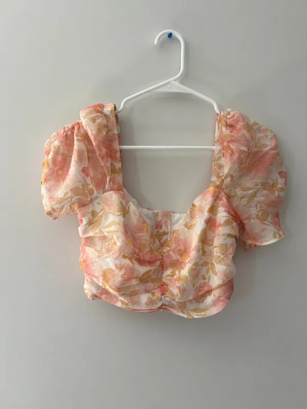 ShowPo size 4 crop top‎ White - Image 2