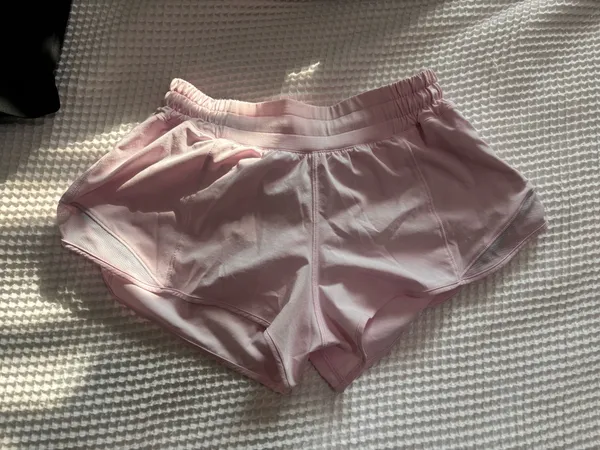 Lululemon Shorts Hotty Hot - Image 4