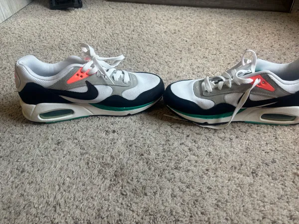 Nike Air Shoes - Image 5