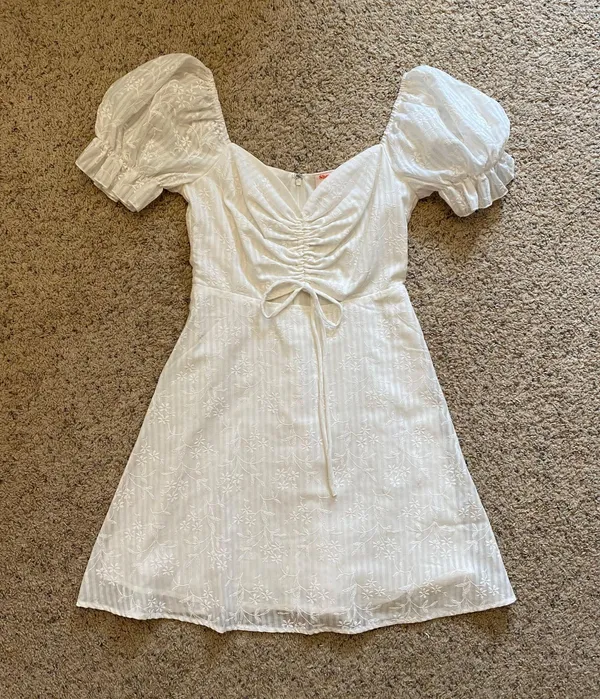 Showpo ‼️ Soft Mention Puff Sleeve Mini Dress in White Floral‼️ - Image 3
