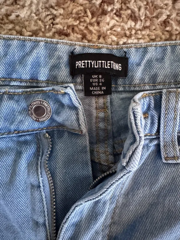 Light wash jeans  - Image 3