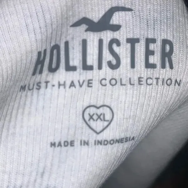 Hollister floral ditsy crop top - Image 2