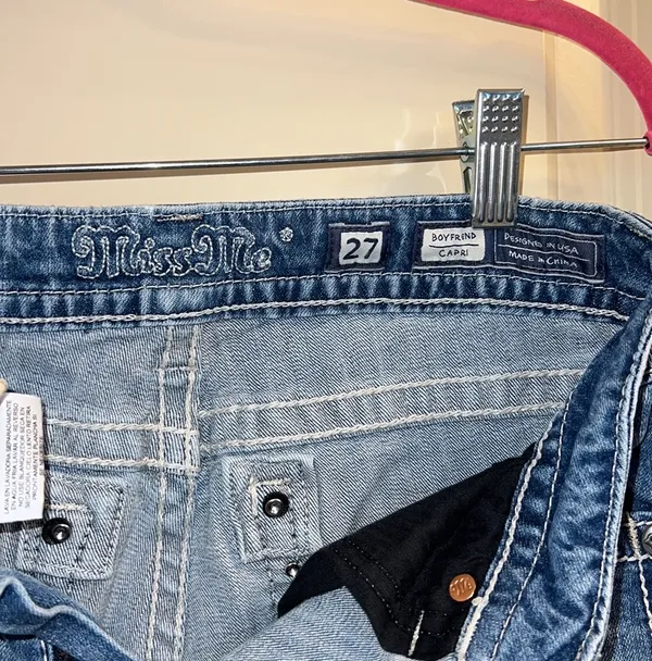 Miss Me Boyfriend Capri Jeans - Image 3