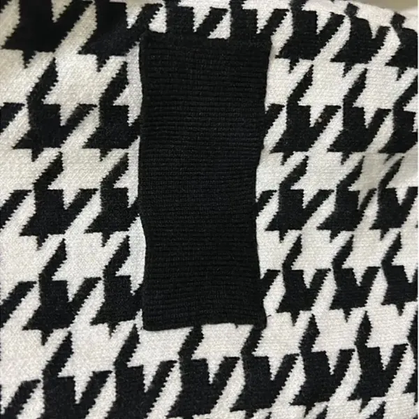 Ont Welfth Houndstooth Black & White Sweater
Cardigan(Size Small) - Image 4
