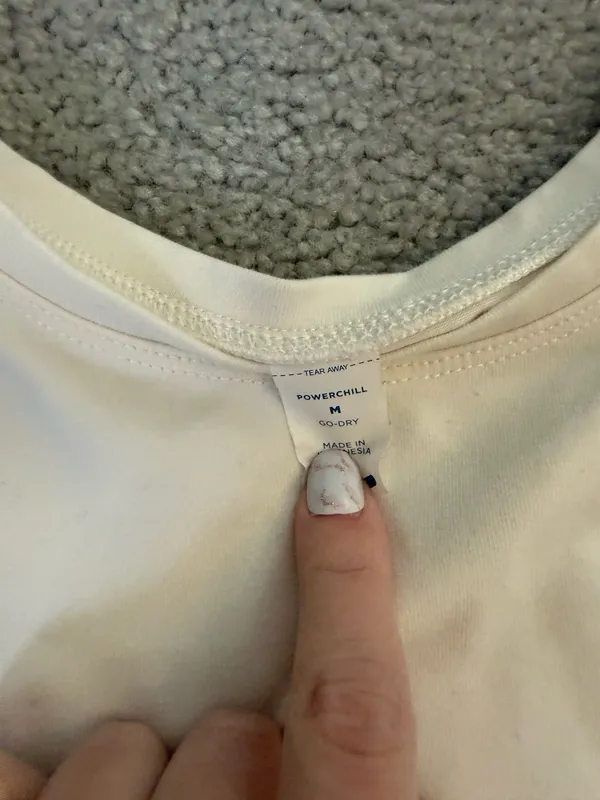 Old Navy Athletic Top Crop Twist Hem - Image 2