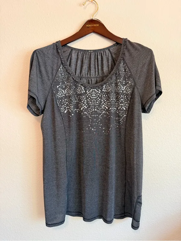Lululemon short sleeve Top, grey size 12 - Image 5