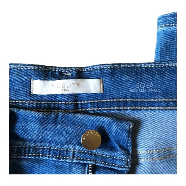 Fidelity Denim Sola Mid Rise Step Hem Ankle Jeans Perfidia Wash NWT Size 28 - Image 9