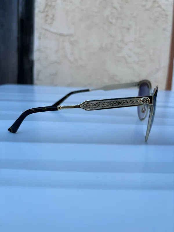 Gucci GG0074S Cat eye sunglasses gold metal frame purple gradient lenses - Image 9