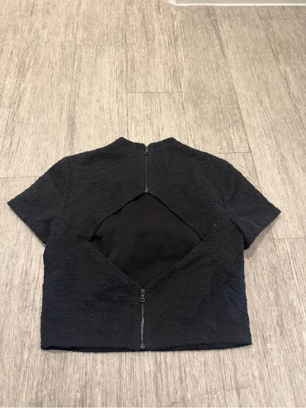 Alice + Olivia Black Textured Short-Sleeve Crop Top with Cutout Back - Image 2