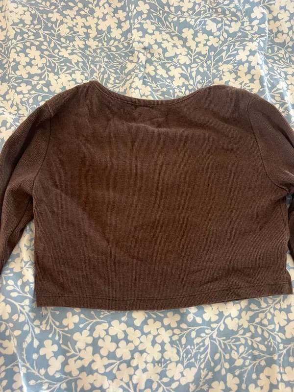 Garage Brown Crop Long Sleeve - Image 4