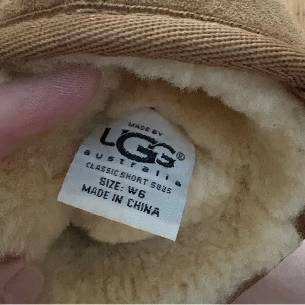 UGG boots, lightly worn Size 6W - Image 12