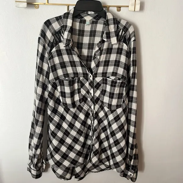 Free People Buffalo Plaid button down shirt. Size S - Image 5