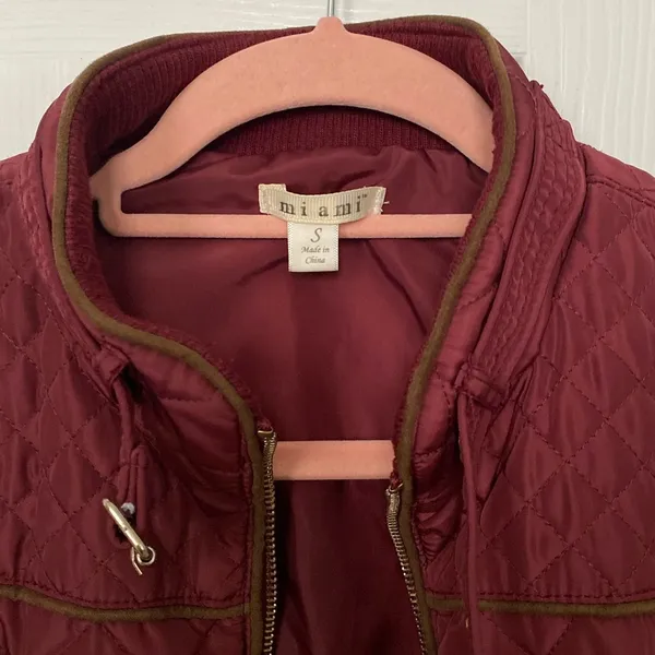 Francesca’s Collection Maroon Quilted Vest - Image 4