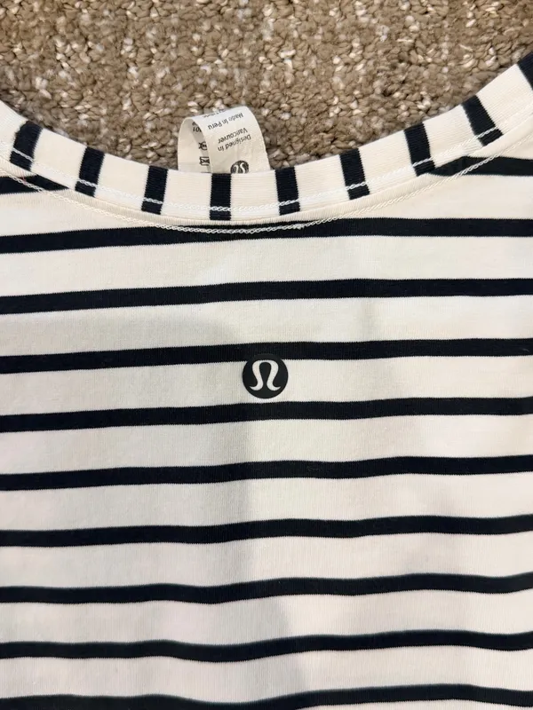 Lululemon Basic Tee - Image 3
