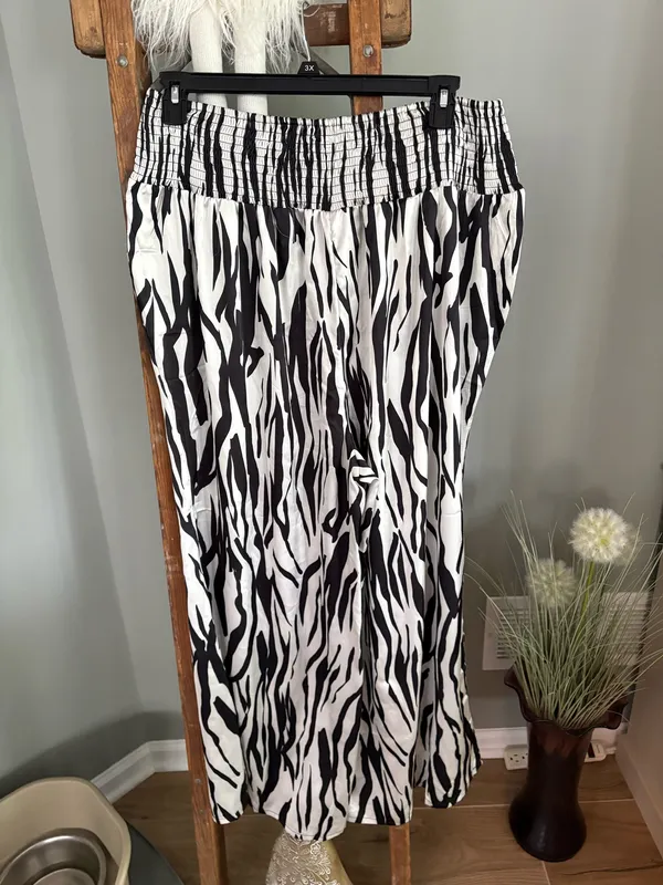 JW size 2X zebra print elastic waist wide leg pants - Image 3