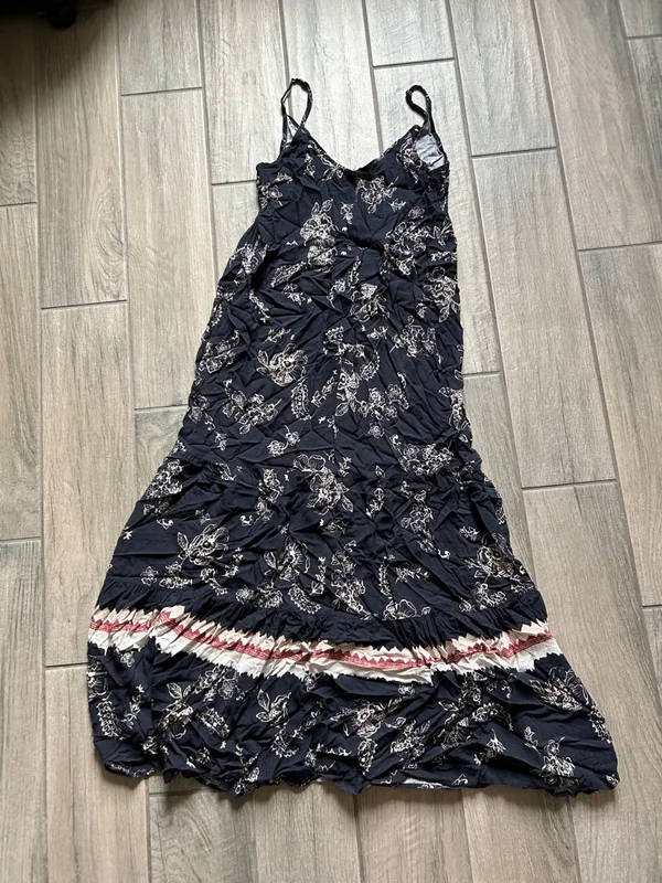 lovestitch Black Floral Maxi Dress with Contrast Trim - Image 3