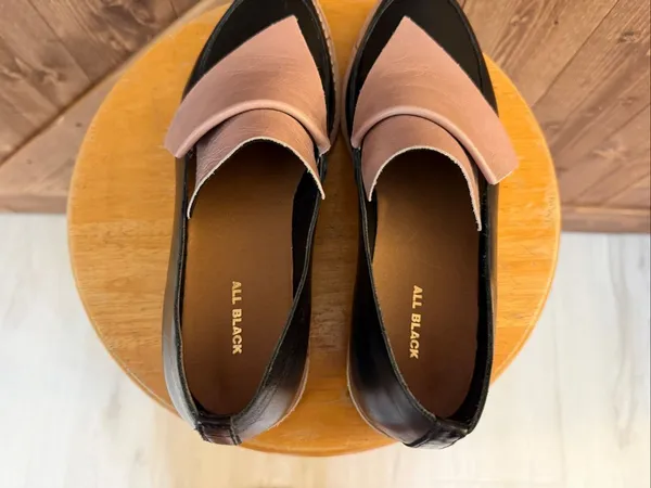 All Black Leather Flatbow Cowman Loafers Black Pink EU 38 US 7.5-8 - Image 5