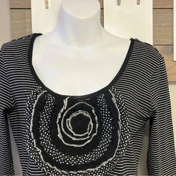 White House Black Market Black White Striped Floral Accent Women's Top Small - Image 2