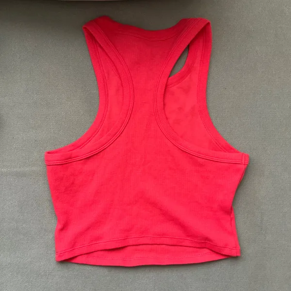 Alo Yoga Apsire Tank Candy Red/White XS - Image 4