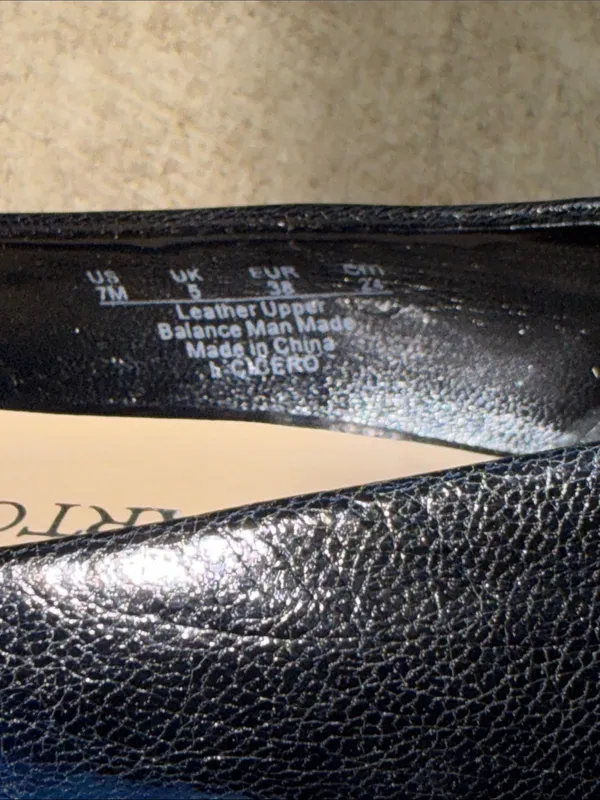 Franco Sarto Black Leather Pointed-Toe Pumps - Image 4
