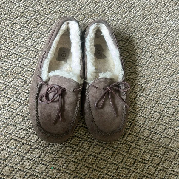 Ugg Chocolate Brown Moccasin Slippers Size 9 - Image 9