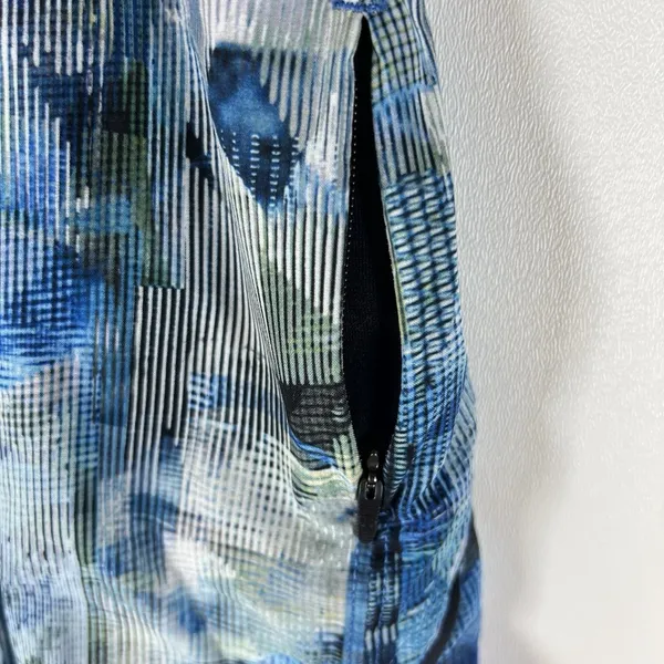 Lululemon Tracker Shorts Reversible Blue 4” Inseam Women’s Size 4 Choose A Side‎ - Image 3