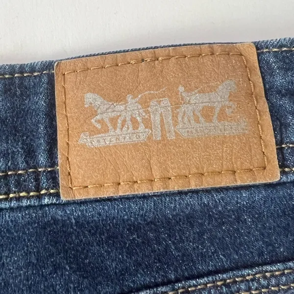 Levi's 529 Curvy Skinny Cut Off Denim Shorts Dark Wash Raw Hem Size 8 - Image 3
