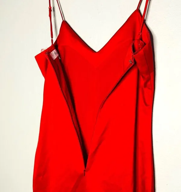 Elliatt Women's Red Satin V-Neckline Sleeveless Satin Midi Dress Size XS - Image 13