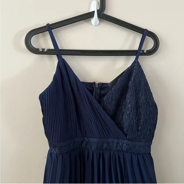 Lulu’s Date With a Daydream Pleated Lace Tiered Maxi Dress‎ medium Navy blue M - Image 4