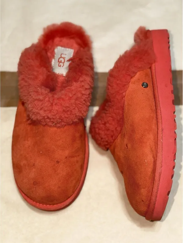 Size US 7 UGG Classic Slipper II Women’ Suede. - Image 3