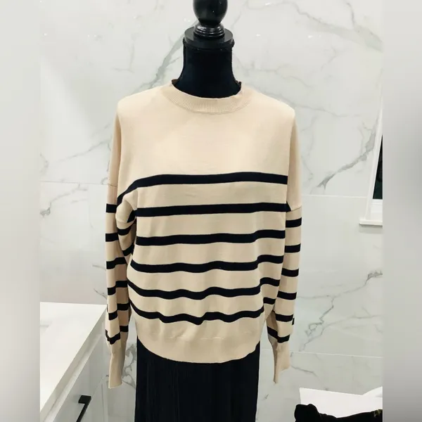 Soft comfy crewneck sweater 🌼🌼NWT Black - Image 5