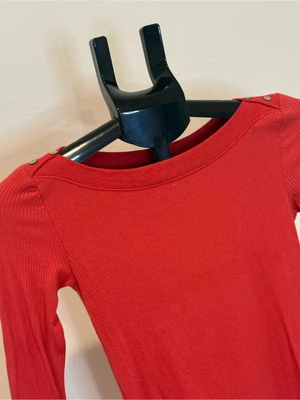 Anthropologie Omi + Kin Red Ribbed Button Shoulder Top XS - Image 3