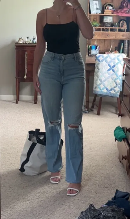 Hollister High Rise Baggy Dad Jeans - Image 4