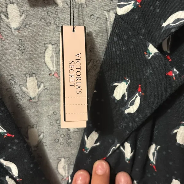 Victoria's Secret Black and White Patterned women,s nightshirt - Image 8